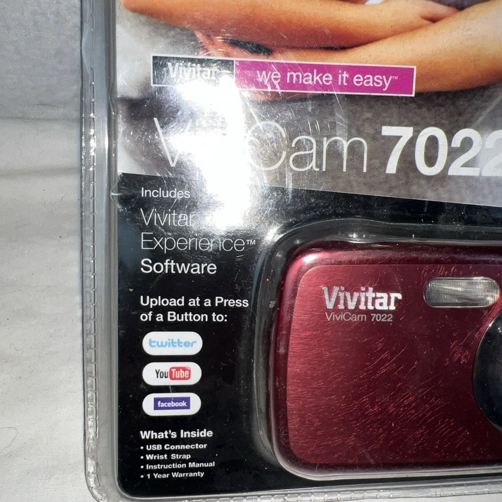 Vivitar ViviCam 7022 Red Digital Camera 7.1MP 4x Zoom New‎ in Package